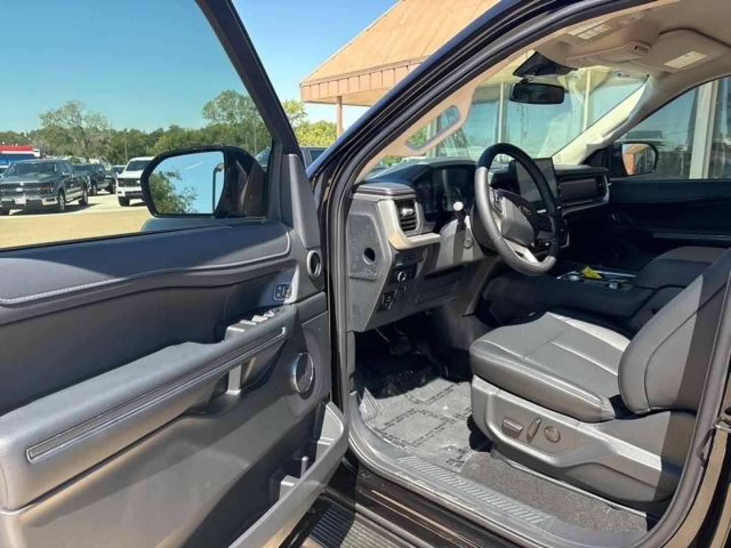 2024 Agate Black Metallic /Black Onyx Ford Expedition XLT (1FMJU1H85RE) with an EcoBoost 3.5L V6 GTDi DOHC 24V Twin Turbocharged engine, Automatic transmission, located at 1105 E Mulberry, Kaufman, TX, 75142, (972) 962-2151, 32.589550, -96.300926 - Agate Black Metallic 2024 Ford Expedition 4D Sport Utility XLT RWD 10-Speed Automatic EcoBoost 3.5L V6 GTDi DOHC 24V Twin Turbocharged<br><br><br>Please call Paul Murrey Ford Inc. In Kaufman Texas A Family Dealership Since 1952 Serving the Dallas Fort Worth and East Texas areas for over 70 years. Pl - Photo#8