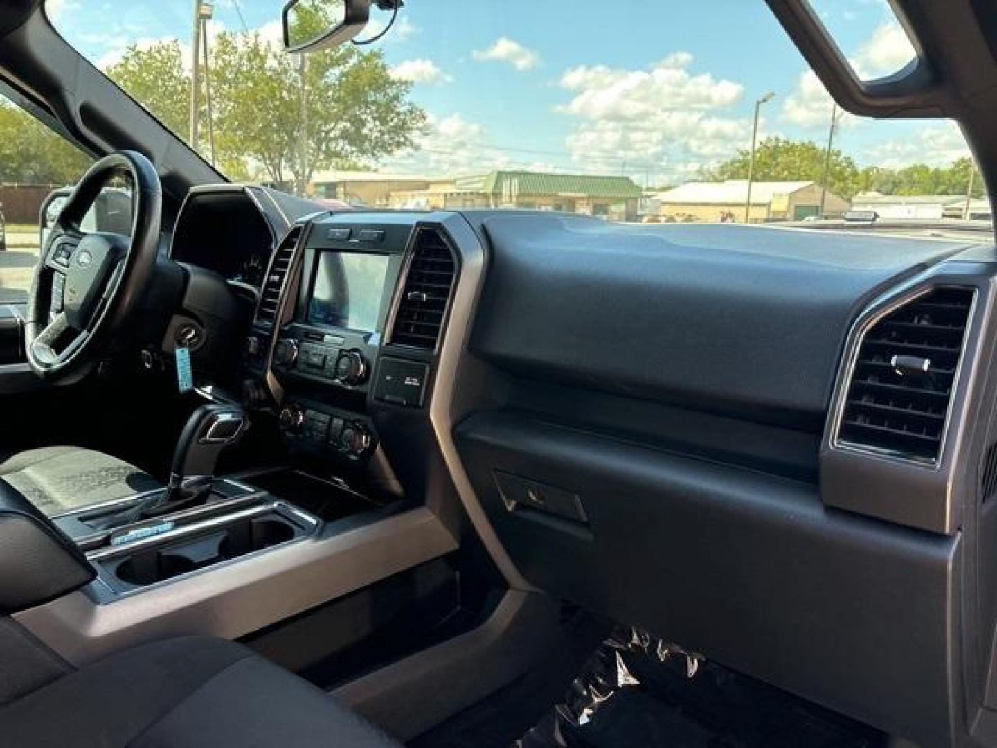 2020 Oxford White /Black Ford F-150 XLT (1FTEW1E5XLK) with an 5.0L V8 engine, Automatic transmission, located at 1105 E Mulberry, Kaufman, TX, 75142, (972) 962-2151, 32.589550, -96.300926 - Photo#18