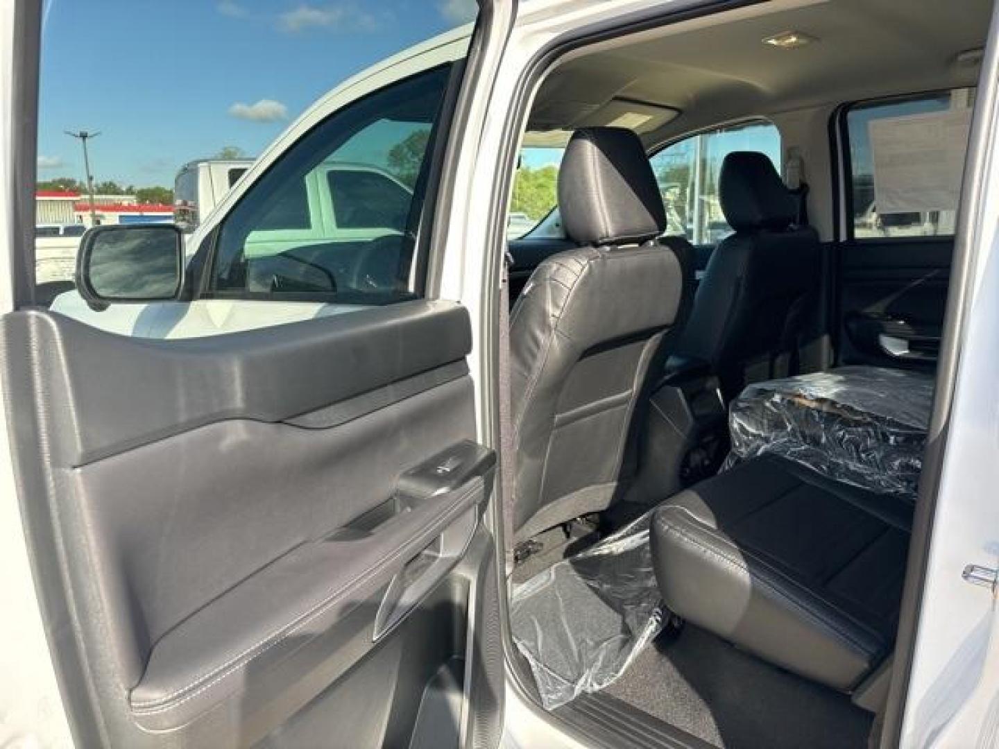 2024 Oxford White /Ebony Ford Ranger Lariat (1FTER4JH8RL) with an EcoBoost 2.3L I4 GTDi DOHC Turbocharged VCT engine, Automatic transmission, located at 1105 E Mulberry, Kaufman, TX, 75142, (972) 962-2151, 32.589550, -96.300926 - Oxford White 2024 Ford Ranger 4D Crew Cab Lariat RWD 10-Speed Automatic EcoBoost 2.3L I4 GTDi DOHC Turbocharged VCT<br><br><br>Please call Paul Murrey Ford Inc. In Kaufman Texas A Family Dealership Since 1952 Serving the Dallas Fort Worth and East Texas areas for over 70 years. Please call 972-962-2 - Photo#14