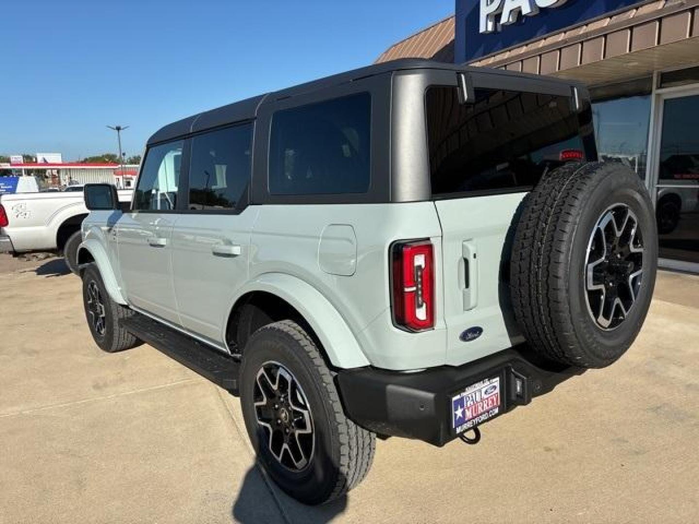 2024 Cactus Gray /Black Onyx Interior Ford Bronco Outer Banks (1FMDE8BH3RL) with an 2.3L EcoBoost I-4 engine, Automatic transmission, located at 1105 E Mulberry, Kaufman, TX, 75142, (972) 962-2151, 32.589550, -96.300926 - Cactus Gray 2024 Ford Bronco 4D Sport Utility Outer Banks 4WD 10-Speed Automatic 2.3L EcoBoost I-4<br><br>Recent Arrival!<br><br><br>Please call Paul Murrey Ford Inc. In Kaufman Texas A Family Dealership Since 1952 Serving the Dallas Fort Worth and East Texas areas for over 70 years. Please call 972 - Photo#3