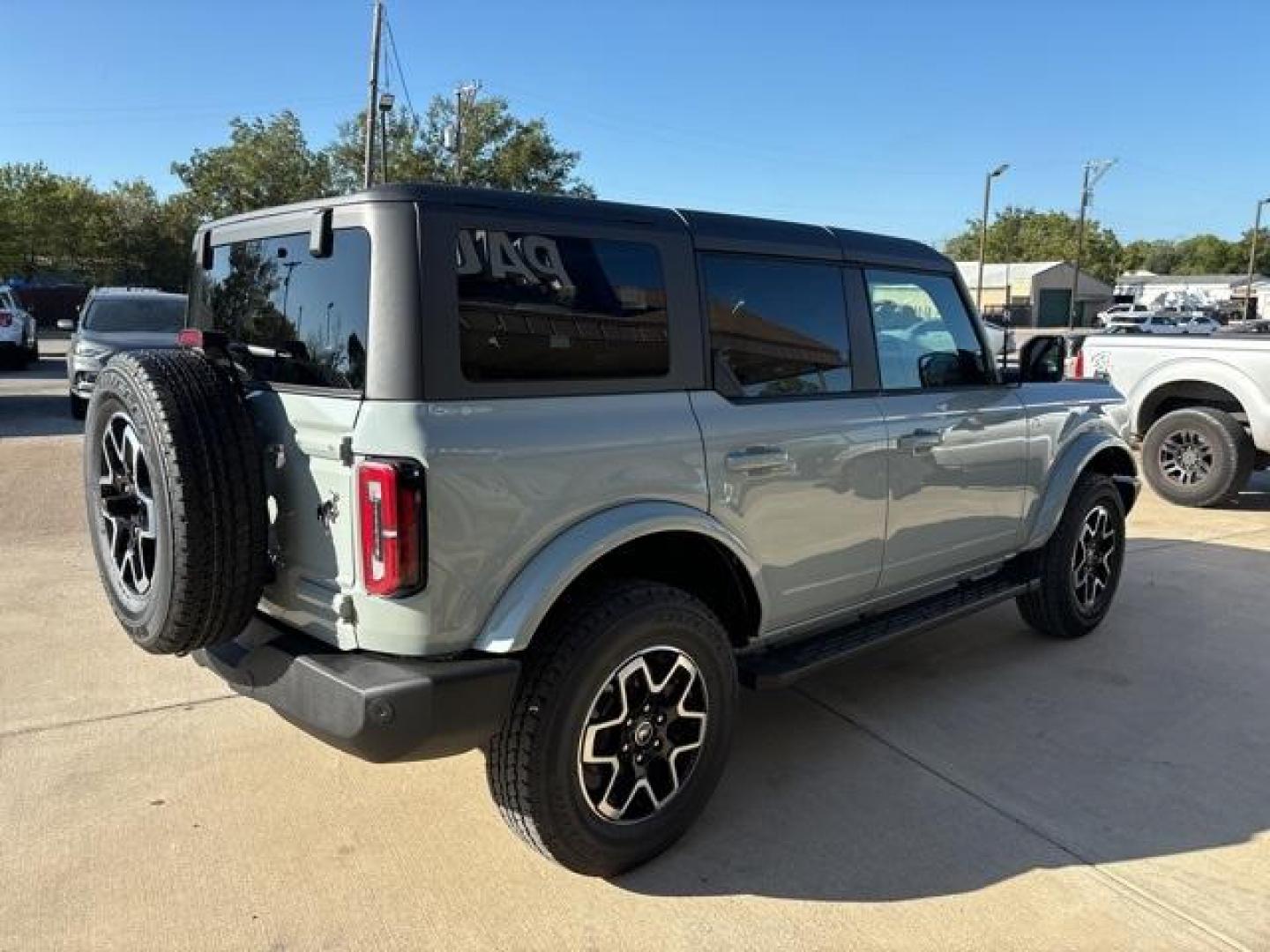 2024 Cactus Gray /Black Onyx Interior Ford Bronco Outer Banks (1FMDE8BH3RL) with an 2.3L EcoBoost I-4 engine, Automatic transmission, located at 1105 E Mulberry, Kaufman, TX, 75142, (972) 962-2151, 32.589550, -96.300926 - Cactus Gray 2024 Ford Bronco 4D Sport Utility Outer Banks 4WD 10-Speed Automatic 2.3L EcoBoost I-4<br><br>Recent Arrival!<br><br><br>Please call Paul Murrey Ford Inc. In Kaufman Texas A Family Dealership Since 1952 Serving the Dallas Fort Worth and East Texas areas for over 70 years. Please call 972 - Photo#5