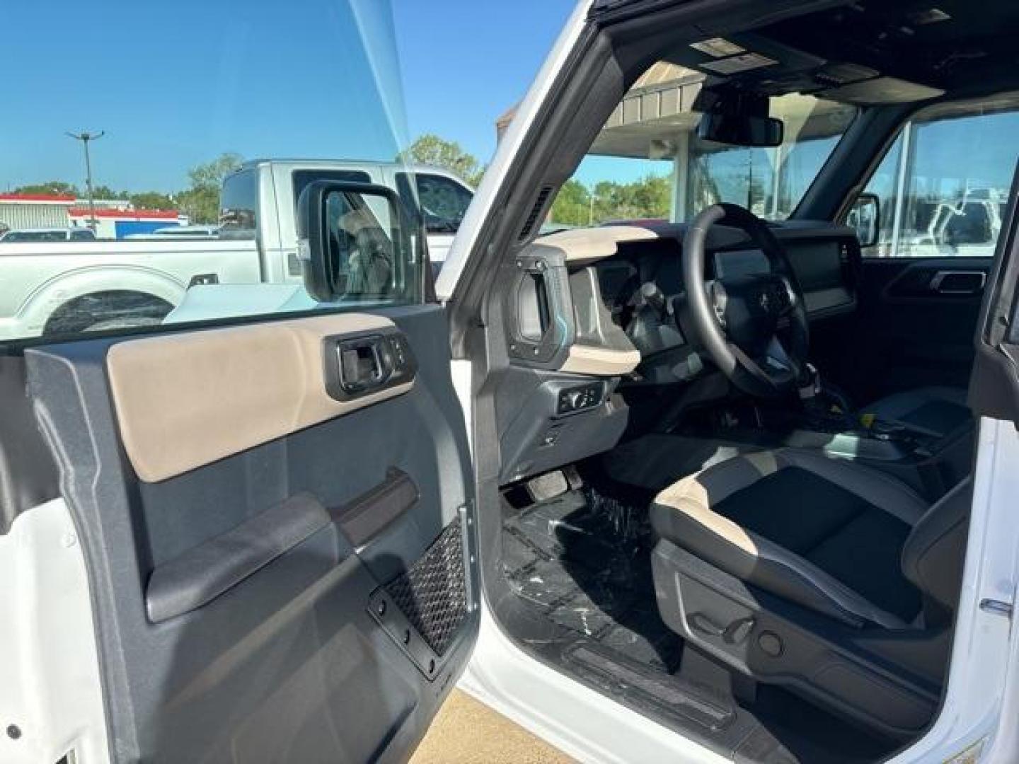 2024 Oxford White /Black Onyx Interior Ford Bronco Wildtrak (1FMEE2BP9RL) with an 2.7L EcoBoost V6 engine, Automatic transmission, located at 1105 E Mulberry, Kaufman, TX, 75142, (972) 962-2151, 32.589550, -96.300926 - Oxford White 2024 Ford Bronco 4D Sport Utility Wildtrak 4WD 10-Speed Automatic 2.7L EcoBoost V6<br><br>Recent Arrival!<br><br><br>Please call Paul Murrey Ford Inc. In Kaufman Texas A Family Dealership Since 1952 Serving the Dallas Fort Worth and East Texas areas for over 70 years. Please call 972-96 - Photo#9