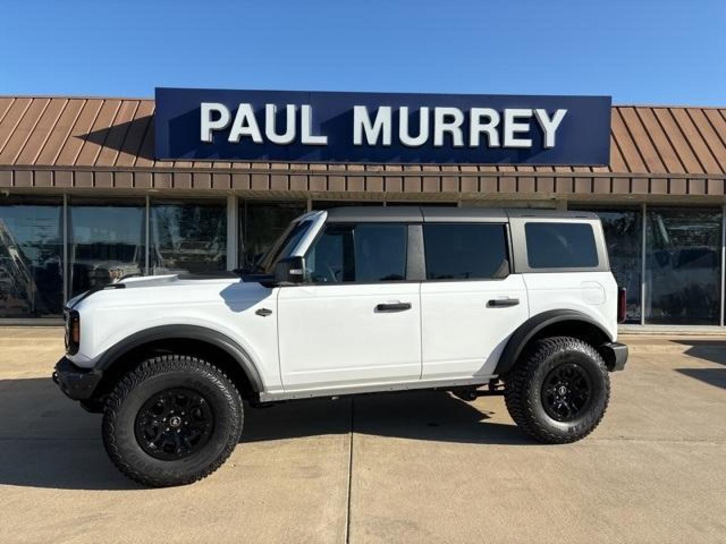 2024 Oxford White /Black Onyx Interior Ford Bronco Wildtrak (1FMEE2BP9RL) with an 2.7L EcoBoost V6 engine, Automatic transmission, located at 1105 E Mulberry, Kaufman, TX, 75142, (972) 962-2151, 32.589550, -96.300926 - Oxford White 2024 Ford Bronco 4D Sport Utility Wildtrak 4WD 10-Speed Automatic 2.7L EcoBoost V6<br><br>Recent Arrival!<br><br><br>Please call Paul Murrey Ford Inc. In Kaufman Texas A Family Dealership Since 1952 Serving the Dallas Fort Worth and East Texas areas for over 70 years. Please call 972-96 - Photo#0