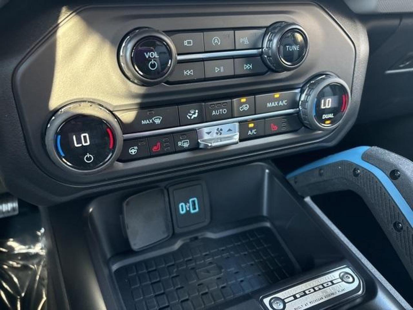 2024 Oxford White /Black Onyx Interior Ford Bronco Wildtrak (1FMEE2BP9RL) with an 2.7L EcoBoost V6 engine, Automatic transmission, located at 1105 E Mulberry, Kaufman, TX, 75142, (972) 962-2151, 32.589550, -96.300926 - Oxford White 2024 Ford Bronco 4D Sport Utility Wildtrak 4WD 10-Speed Automatic 2.7L EcoBoost V6<br><br>Recent Arrival!<br><br><br>Please call Paul Murrey Ford Inc. In Kaufman Texas A Family Dealership Since 1952 Serving the Dallas Fort Worth and East Texas areas for over 70 years. Please call 972-96 - Photo#25