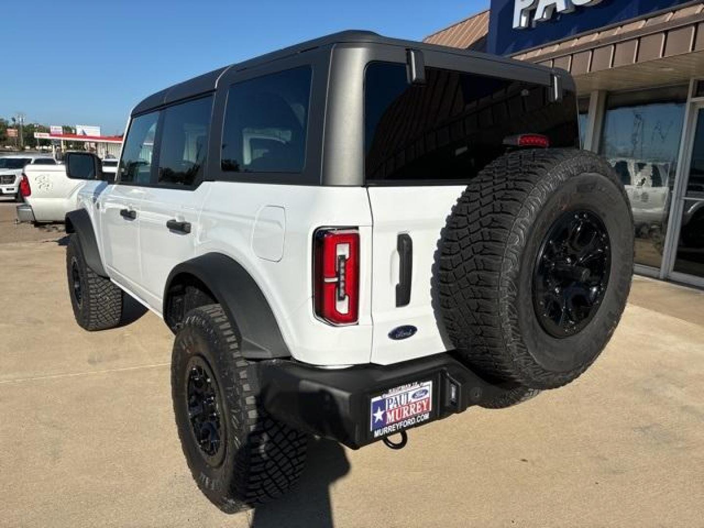 2024 Oxford White /Black Onyx Interior Ford Bronco Wildtrak (1FMEE2BP9RL) with an 2.7L EcoBoost V6 engine, Automatic transmission, located at 1105 E Mulberry, Kaufman, TX, 75142, (972) 962-2151, 32.589550, -96.300926 - Oxford White 2024 Ford Bronco 4D Sport Utility Wildtrak 4WD 10-Speed Automatic 2.7L EcoBoost V6<br><br>Recent Arrival!<br><br><br>Please call Paul Murrey Ford Inc. In Kaufman Texas A Family Dealership Since 1952 Serving the Dallas Fort Worth and East Texas areas for over 70 years. Please call 972-96 - Photo#3