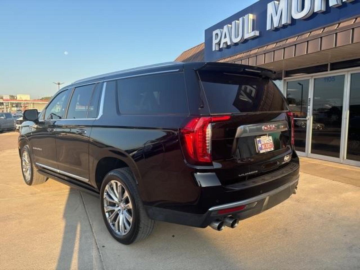 2022 Onyx Black /Jet Black GMC Yukon XL Denali (1GKS2JKL8NR) with an EcoTec3 6.2L V8 engine, Automatic transmission, located at 1105 E Mulberry, Kaufman, TX, 75142, (972) 962-2151, 32.589550, -96.300926 - Onyx Black 2022 GMC Yukon XL 4D Sport Utility Denali 4WD 10-Speed Automatic with Overdrive EcoTec3 6.2L V8 4WD.<br><br><br>Odometer is 2665 miles below market average!<br><br><br>Please call Paul Murrey Ford Inc. In Kaufman Texas A Family Dealership Since 1952 Serving the Dallas Fort Worth and East - Photo#3