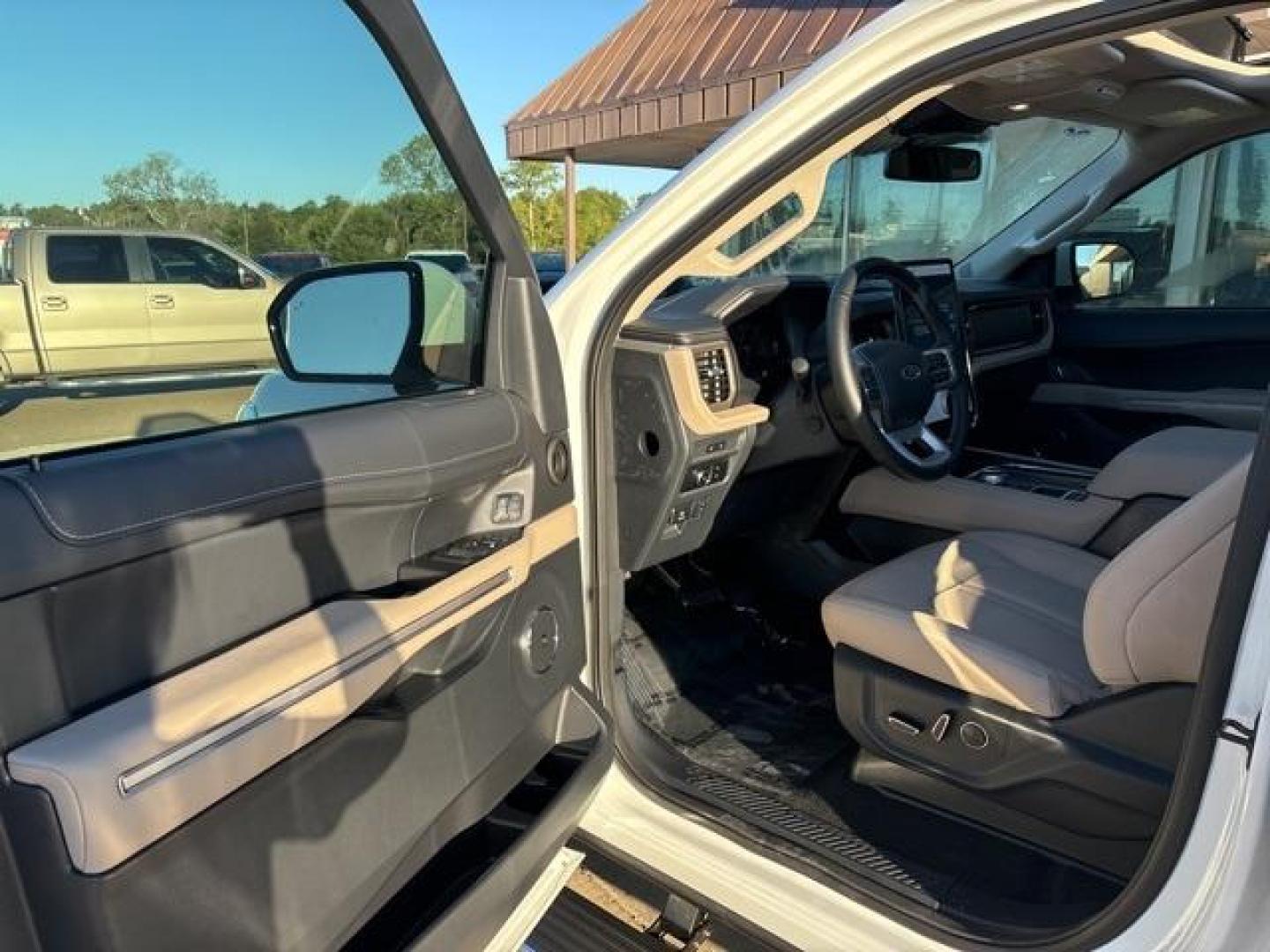 2024 Star White Metallic Tri-Coat /Sandstone Ford Expedition Limited (1FMJU1K80RE) with an EcoBoost 3.5L V6 GTDi DOHC 24V Twin Turbocharged engine, Automatic transmission, located at 1105 E Mulberry, Kaufman, TX, 75142, (972) 962-2151, 32.589550, -96.300926 - Star White Metallic Tri-Coat 2024 Ford Expedition 4D Sport Utility Limited RWD 10-Speed Automatic EcoBoost 3.5L V6 GTDi DOHC 24V Twin Turbocharged<br><br><br>Please call Paul Murrey Ford Inc. In Kaufman Texas A Family Dealership Since 1952 Serving the Dallas Fort Worth and East Texas areas for over - Photo#8