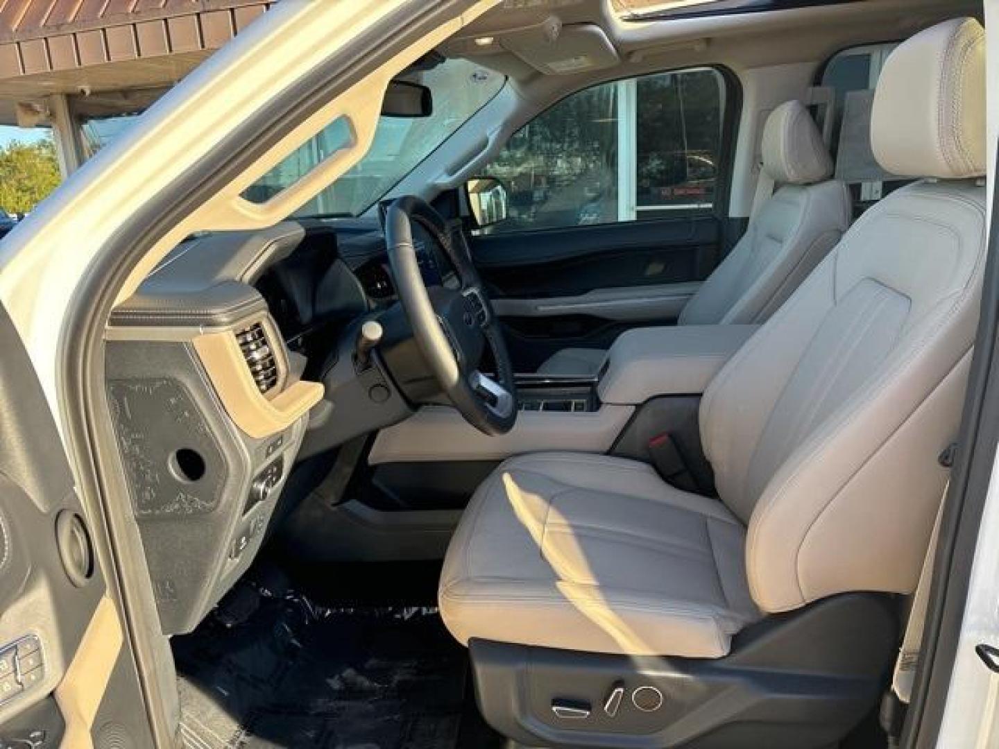 2024 Star White Metallic Tri-Coat /Sandstone Ford Expedition Limited (1FMJU1K80RE) with an EcoBoost 3.5L V6 GTDi DOHC 24V Twin Turbocharged engine, Automatic transmission, located at 1105 E Mulberry, Kaufman, TX, 75142, (972) 962-2151, 32.589550, -96.300926 - Star White Metallic Tri-Coat 2024 Ford Expedition 4D Sport Utility Limited RWD 10-Speed Automatic EcoBoost 3.5L V6 GTDi DOHC 24V Twin Turbocharged<br><br><br>Please call Paul Murrey Ford Inc. In Kaufman Texas A Family Dealership Since 1952 Serving the Dallas Fort Worth and East Texas areas for over - Photo#9