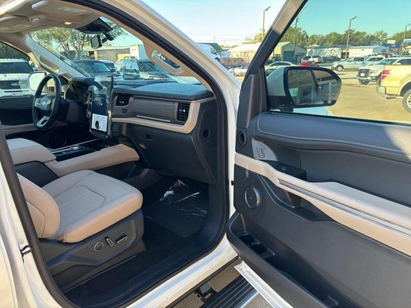 2024 Star White Metallic Tri-Coat /Sandstone Ford Expedition Limited (1FMJU1K80RE) with an EcoBoost 3.5L V6 GTDi DOHC 24V Twin Turbocharged engine, Automatic transmission, located at 1105 E Mulberry, Kaufman, TX, 75142, (972) 962-2151, 32.589550, -96.300926 - Star White Metallic Tri-Coat 2024 Ford Expedition 4D Sport Utility Limited RWD 10-Speed Automatic EcoBoost 3.5L V6 GTDi DOHC 24V Twin Turbocharged<br><br><br>Please call Paul Murrey Ford Inc. In Kaufman Texas A Family Dealership Since 1952 Serving the Dallas Fort Worth and East Texas areas for over - Photo#17