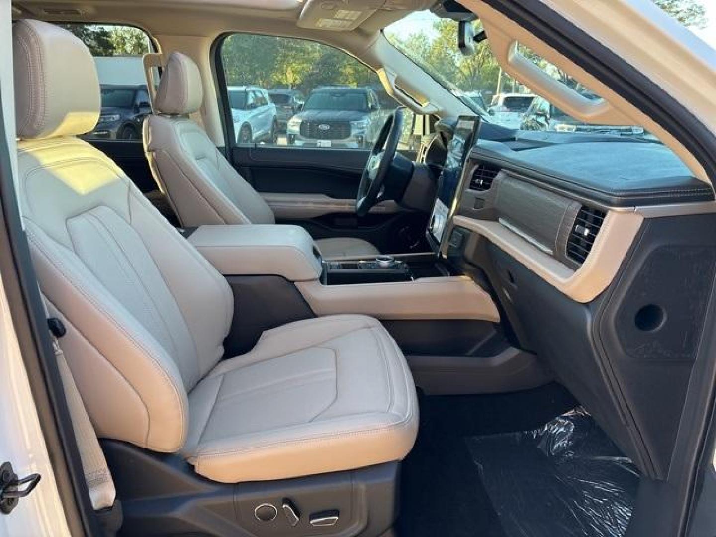 2024 Star White Metallic Tri-Coat /Sandstone Ford Expedition Limited (1FMJU1K80RE) with an EcoBoost 3.5L V6 GTDi DOHC 24V Twin Turbocharged engine, Automatic transmission, located at 1105 E Mulberry, Kaufman, TX, 75142, (972) 962-2151, 32.589550, -96.300926 - Star White Metallic Tri-Coat 2024 Ford Expedition 4D Sport Utility Limited RWD 10-Speed Automatic EcoBoost 3.5L V6 GTDi DOHC 24V Twin Turbocharged<br><br><br>Please call Paul Murrey Ford Inc. In Kaufman Texas A Family Dealership Since 1952 Serving the Dallas Fort Worth and East Texas areas for over - Photo#18