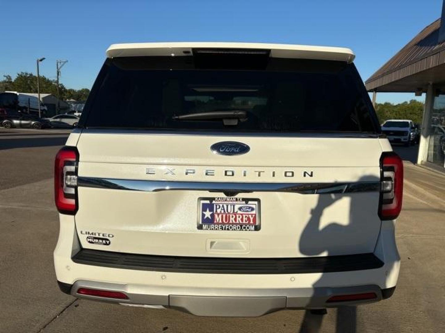 2024 Star White Metallic Tri-Coat /Sandstone Ford Expedition Limited (1FMJU1K80RE) with an EcoBoost 3.5L V6 GTDi DOHC 24V Twin Turbocharged engine, Automatic transmission, located at 1105 E Mulberry, Kaufman, TX, 75142, (972) 962-2151, 32.589550, -96.300926 - Star White Metallic Tri-Coat 2024 Ford Expedition 4D Sport Utility Limited RWD 10-Speed Automatic EcoBoost 3.5L V6 GTDi DOHC 24V Twin Turbocharged<br><br><br>Please call Paul Murrey Ford Inc. In Kaufman Texas A Family Dealership Since 1952 Serving the Dallas Fort Worth and East Texas areas for over - Photo#4