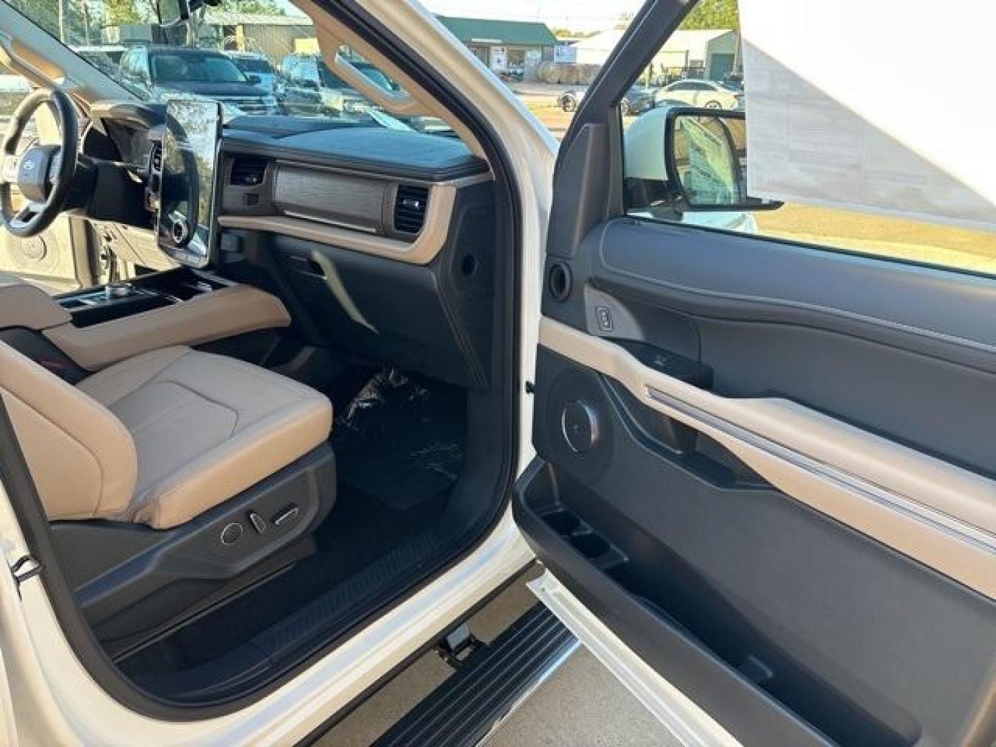 2024 Star White Metallic Tri-Coat /Sandstone Ford Expedition Max Limited (1FMJK1K83RE) with an EcoBoost 3.5L V6 GTDi DOHC 24V Twin Turbocharged engine, Automatic transmission, located at 1105 E Mulberry, Kaufman, TX, 75142, (972) 962-2151, 32.589550, -96.300926 - Star White Metallic Tri-Coat 2024 Ford Expedition Max 4D Sport Utility Limited RWD 10-Speed Automatic EcoBoost 3.5L V6 GTDi DOHC 24V Twin Turbocharged<br><br><br>Please call Paul Murrey Ford Inc. In Kaufman Texas A Family Dealership Since 1952 Serving the Dallas Fort Worth and East Texas areas for o - Photo#17