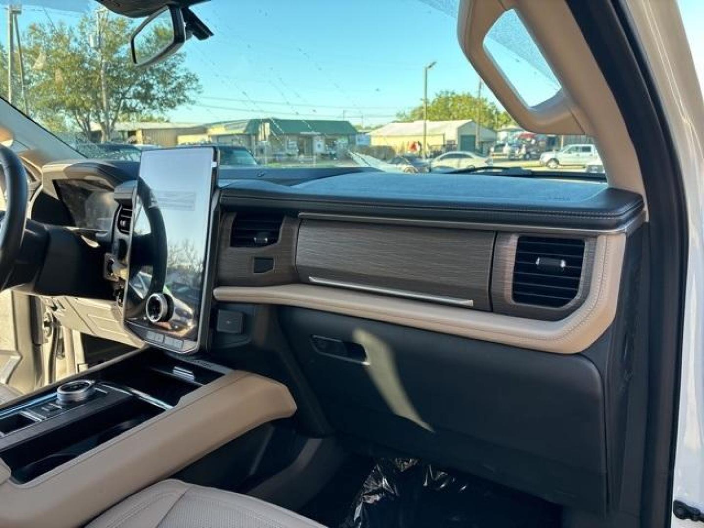 2024 Star White Metallic Tri-Coat /Sandstone Ford Expedition Max Limited (1FMJK1K83RE) with an EcoBoost 3.5L V6 GTDi DOHC 24V Twin Turbocharged engine, Automatic transmission, located at 1105 E Mulberry, Kaufman, TX, 75142, (972) 962-2151, 32.589550, -96.300926 - Star White Metallic Tri-Coat 2024 Ford Expedition Max 4D Sport Utility Limited RWD 10-Speed Automatic EcoBoost 3.5L V6 GTDi DOHC 24V Twin Turbocharged<br><br><br>Please call Paul Murrey Ford Inc. In Kaufman Texas A Family Dealership Since 1952 Serving the Dallas Fort Worth and East Texas areas for o - Photo#19