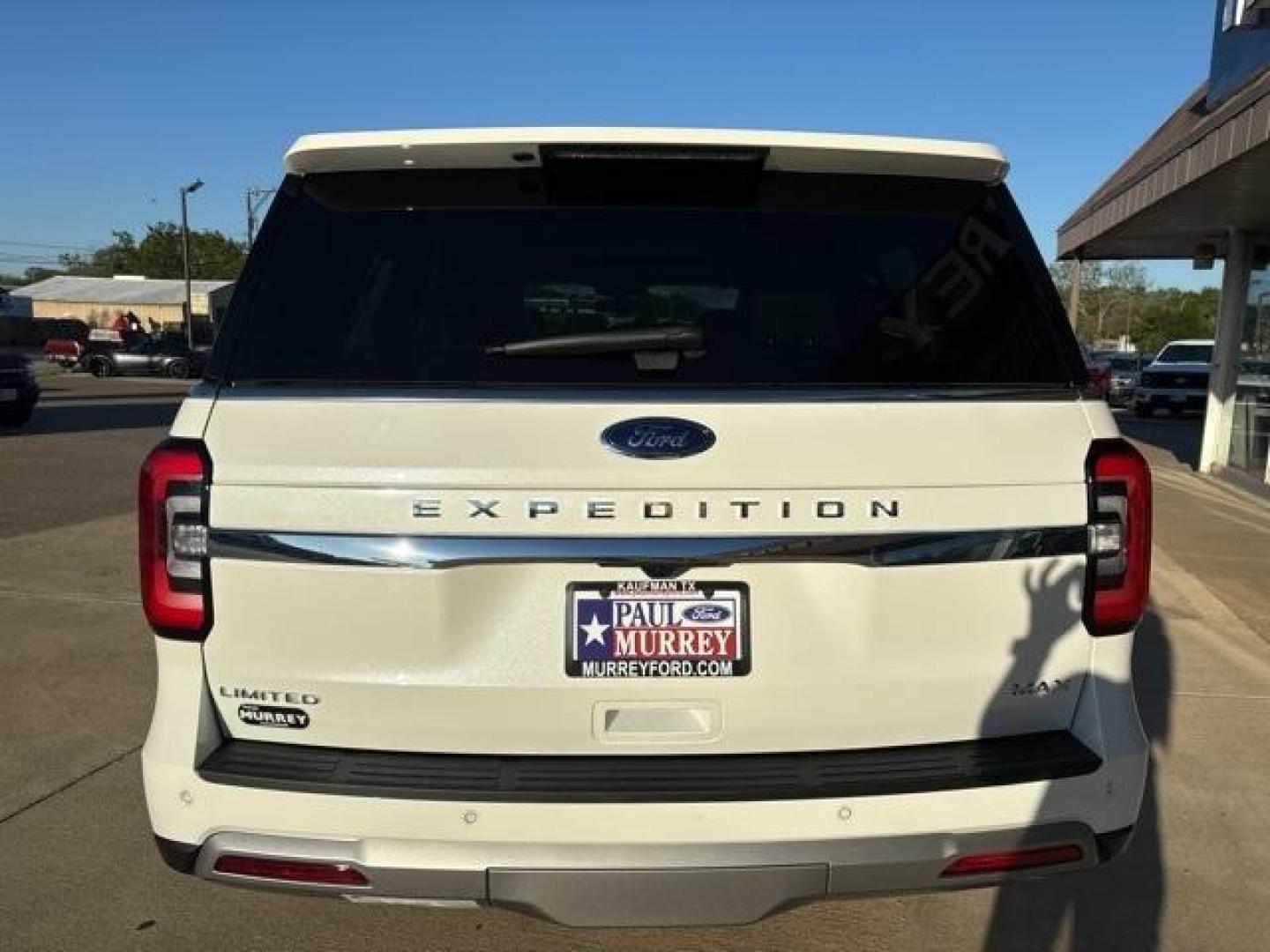 2024 Star White Metallic Tri-Coat /Sandstone Ford Expedition Max Limited (1FMJK1K83RE) with an EcoBoost 3.5L V6 GTDi DOHC 24V Twin Turbocharged engine, Automatic transmission, located at 1105 E Mulberry, Kaufman, TX, 75142, (972) 962-2151, 32.589550, -96.300926 - Star White Metallic Tri-Coat 2024 Ford Expedition Max 4D Sport Utility Limited RWD 10-Speed Automatic EcoBoost 3.5L V6 GTDi DOHC 24V Twin Turbocharged<br><br><br>Please call Paul Murrey Ford Inc. In Kaufman Texas A Family Dealership Since 1952 Serving the Dallas Fort Worth and East Texas areas for o - Photo#4