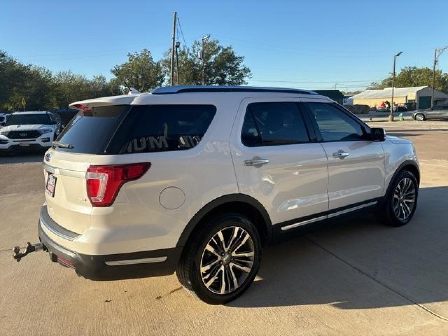 2019 White Platinum /Ebony Black Ford Explorer Platinum (1FM5K8HT0KG) with an 3.5L V6 engine, Automatic transmission, located at 1105 E Mulberry, Kaufman, TX, 75142, (972) 962-2151, 32.589550, -96.300926 - Photo#5