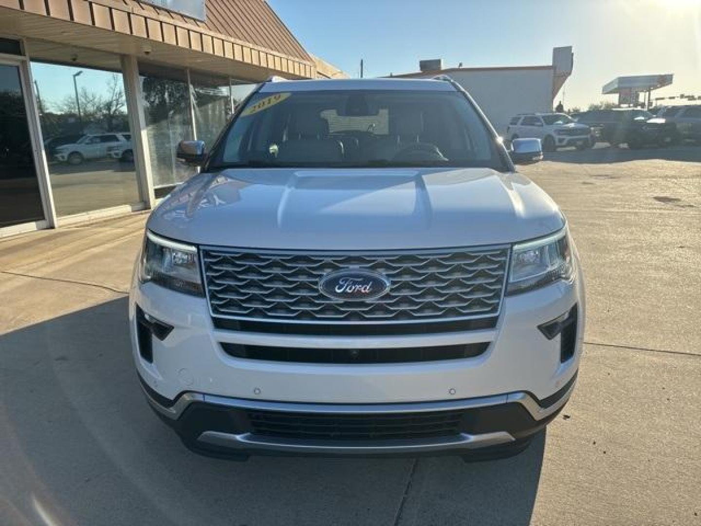 2019 White Platinum /Ebony Black Ford Explorer Platinum (1FM5K8HT0KG) with an 3.5L V6 engine, Automatic transmission, located at 1105 E Mulberry, Kaufman, TX, 75142, (972) 962-2151, 32.589550, -96.300926 - Photo#7