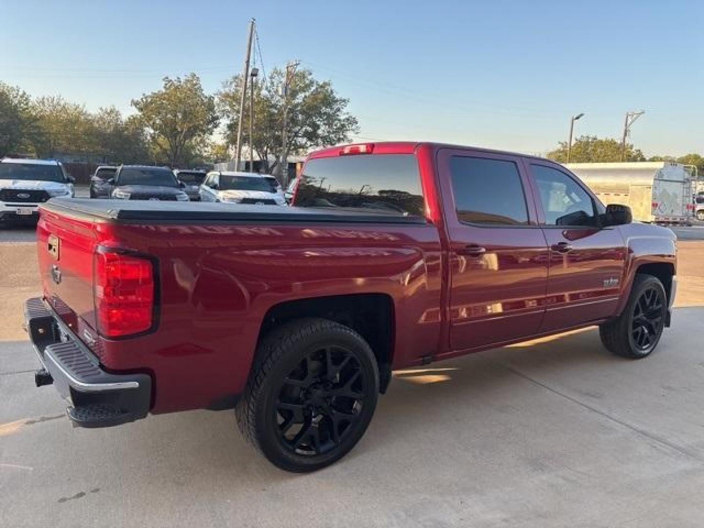 2018 Cajun Red Tintcoat /Cocoa/Dune Chevrolet Silverado 1500 LT (3GCUCRER9JG) with an EcoTec3 5.3L V8 engine, Automatic transmission, located at 1105 E Mulberry, Kaufman, TX, 75142, (972) 962-2151, 32.589550, -96.300926 - Cajun Red Tintcoat 2018 Chevrolet Silverado 1500 4D Crew Cab LT LT1 RWD 8-Speed Automatic EcoTec3 5.3L V8 8-Speed Automatic, Cocoa/Dune Cloth. Priced below KBB Fair Purchase Price!<br><br><br>Recent Arrival!<br><br>Awards:<br> * JD Power Initial Quality Study * 2018 KBB.com 10 Most Awarded Brands - Photo#5