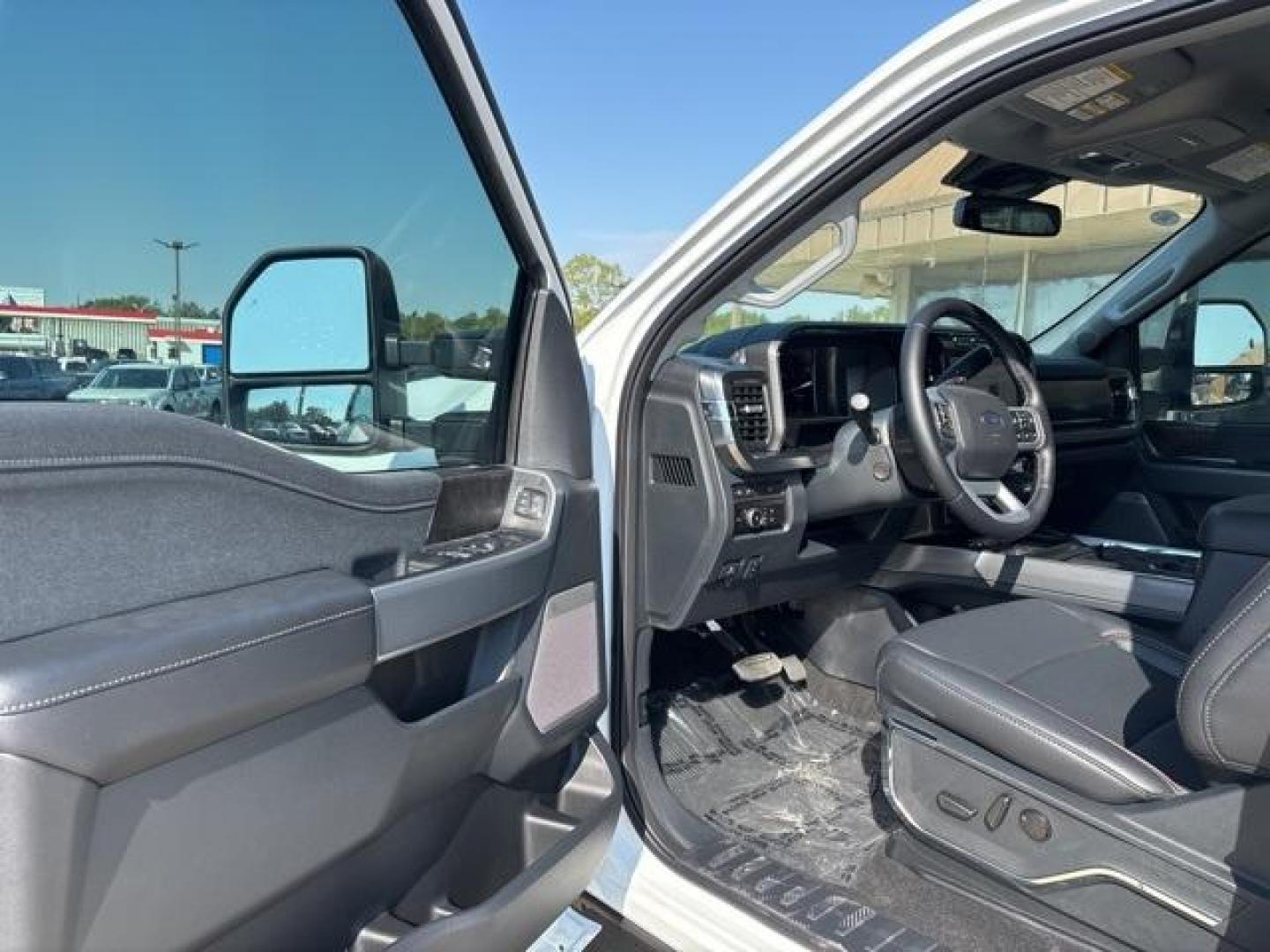 2024 Oxford White /Black Onyx Ford F-250SD (1FT8W2BT1RE) with an Power Stroke 6.7L V8 DI 32V OHV Turbodiesel engine, Automatic transmission, located at 1105 E Mulberry, Kaufman, TX, 75142, (972) 962-2151, 32.589550, -96.300926 - Photo#10