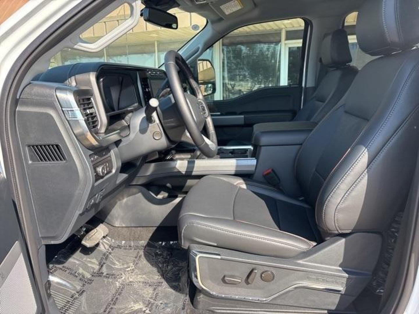 2024 Oxford White /Black Onyx Ford F-250SD (1FT8W2BT1RE) with an Power Stroke 6.7L V8 DI 32V OHV Turbodiesel engine, Automatic transmission, located at 1105 E Mulberry, Kaufman, TX, 75142, (972) 962-2151, 32.589550, -96.300926 - Photo#11