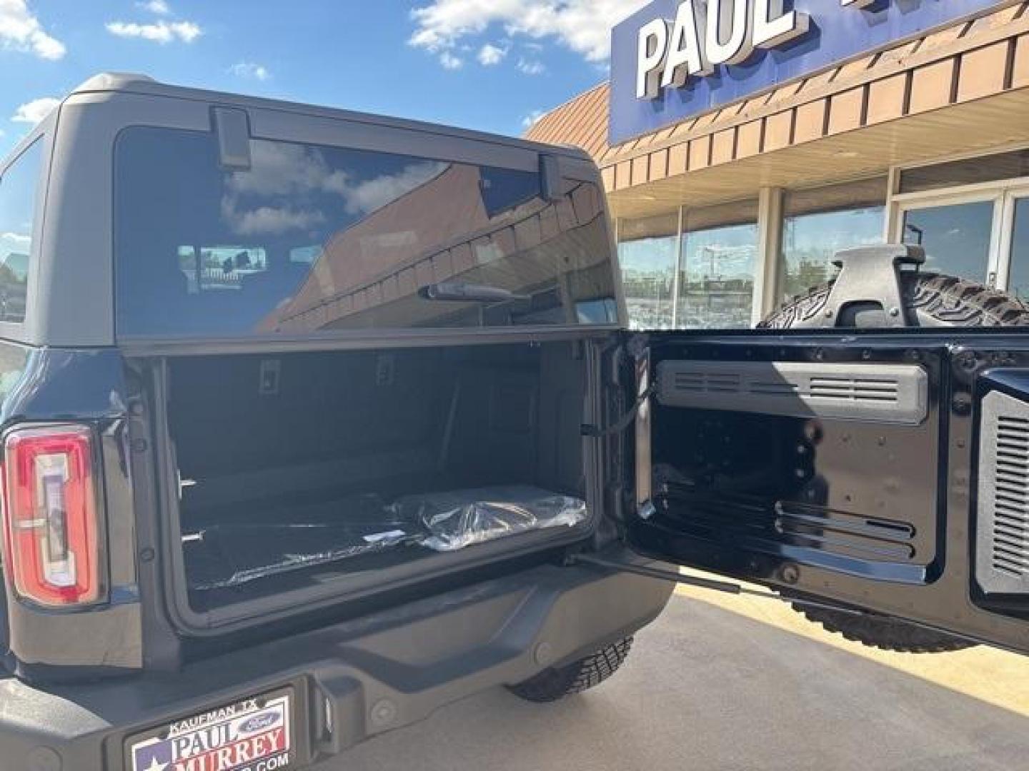 2024 Shadow Black /Black Onyx Interior Ford Bronco Wildtrak (1FMEE2BP4RL) with an 2.7L EcoBoost V6 engine, Automatic transmission, located at 1105 E Mulberry, Kaufman, TX, 75142, (972) 962-2151, 32.589550, -96.300926 - Shadow Black 2024 Ford Bronco 4D Sport Utility Wildtrak 4WD 10-Speed Automatic 2.7L EcoBoost V6<br><br><br>Please call Paul Murrey Ford Inc. In Kaufman Texas A Family Dealership Since 1952 Serving the Dallas Fort Worth and East Texas areas for over 70 years. Please call 972-962-2151 www.murreyford.c - Photo#15