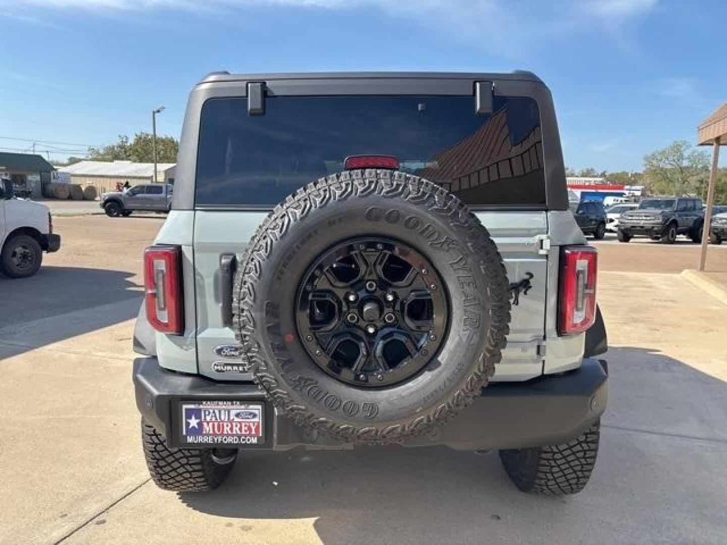 2024 Cactus Gray /Black Onyx Interior Ford Bronco Wildtrak (1FMEE2BP9RL) with an 2.7L EcoBoost V6 engine, Automatic transmission, located at 1105 E Mulberry, Kaufman, TX, 75142, (972) 962-2151, 32.589550, -96.300926 - Cactus Gray 2024 Ford Bronco 4D Sport Utility Wildtrak 4WD 10-Speed Automatic 2.7L EcoBoost V6<br><br><br>Please call Paul Murrey Ford Inc. In Kaufman Texas A Family Dealership Since 1952 Serving the Dallas Fort Worth and East Texas areas for over 70 years. Please call 972-962-2151 www.murreyford.co - Photo#4