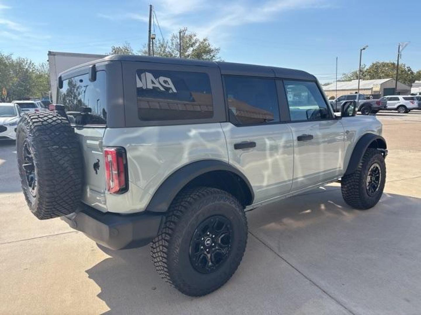 2024 Cactus Gray /Black Onyx Interior Ford Bronco Wildtrak (1FMEE2BP9RL) with an 2.7L EcoBoost V6 engine, Automatic transmission, located at 1105 E Mulberry, Kaufman, TX, 75142, (972) 962-2151, 32.589550, -96.300926 - Cactus Gray 2024 Ford Bronco 4D Sport Utility Wildtrak 4WD 10-Speed Automatic 2.7L EcoBoost V6<br><br><br>Please call Paul Murrey Ford Inc. In Kaufman Texas A Family Dealership Since 1952 Serving the Dallas Fort Worth and East Texas areas for over 70 years. Please call 972-962-2151 www.murreyford.co - Photo#5