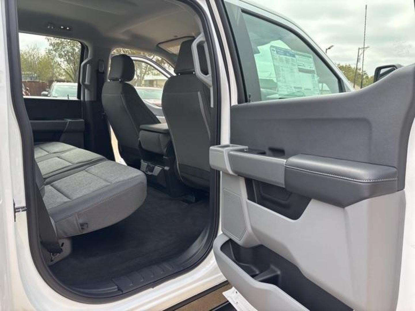 2024 Oxford White Ford F-350SD XL (1FT8W3BT3RE) with an Power Stroke 6.7L V8 DI 32V OHV Turbodiesel engine, Automatic transmission, located at 1105 E Mulberry, Kaufman, TX, 75142, (972) 962-2151, 32.589550, -96.300926 - Oxford White 2024 Ford F-350SD 4D Crew Cab XL 4WD 10-Speed Automatic Power Stroke 6.7L V8 DI 32V OHV Turbodiesel 4WD.<br><br><br>Please call Paul Murrey Ford Inc. In Kaufman Texas A Family Dealership Since 1952 Serving the Dallas Fort Worth and East Texas areas for over 70 years. Please call 972-962 - Photo#16