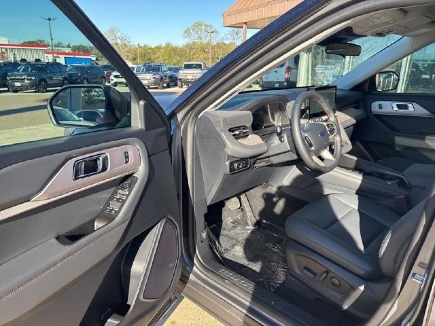 2025 Carbonized Gray Metallic /Gray Ford Explorer Active (1FMUK7DH6SG) with an 2.3L EcoBoost I-4 engine, Automatic transmission, located at 1105 E Mulberry, Kaufman, TX, 75142, (972) 962-2151, 32.589550, -96.300926 - Photo#8