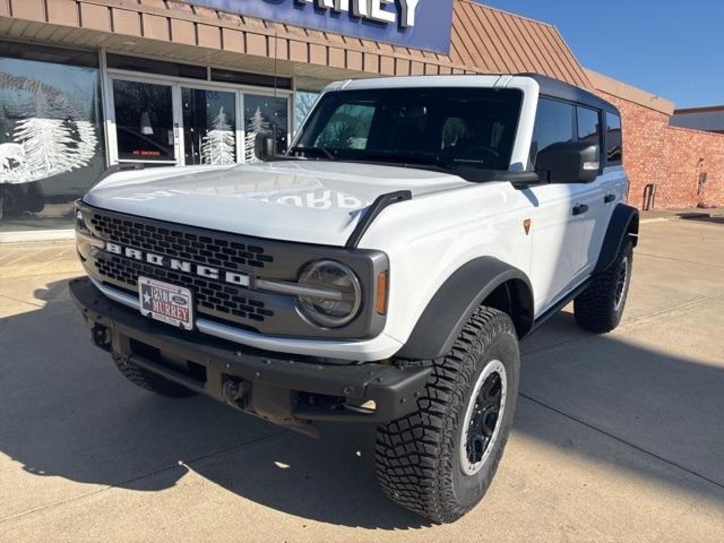 2024 Oxford White /Black Onyx Ford Bronco Badlands (1FMEE9BP4RL) with an 2.7L EcoBoost V6 engine, Automatic transmission, located at 1105 E Mulberry, Kaufman, TX, 75142, (972) 962-2151, 32.589550, -96.300926 - Oxford White 2024 Ford Bronco 4D Sport Utility Badlands 4WD 10-Speed Automatic 2.7L EcoBoost V6<br><br><br>Please call Paul Murrey Ford Inc. In Kaufman Texas A Family Dealership Since 1952 Serving the Dallas Fort Worth and East Texas areas for over 70 years. Please call 972-962-2151 www.murreyford.c - Photo#1