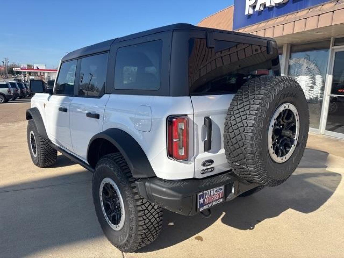 2024 Oxford White /Black Onyx Ford Bronco Badlands (1FMEE9BP4RL) with an 2.7L EcoBoost V6 engine, Automatic transmission, located at 1105 E Mulberry, Kaufman, TX, 75142, (972) 962-2151, 32.589550, -96.300926 - Oxford White 2024 Ford Bronco 4D Sport Utility Badlands 4WD 10-Speed Automatic 2.7L EcoBoost V6<br><br><br>Please call Paul Murrey Ford Inc. In Kaufman Texas A Family Dealership Since 1952 Serving the Dallas Fort Worth and East Texas areas for over 70 years. Please call 972-962-2151 www.murreyford.c - Photo#3