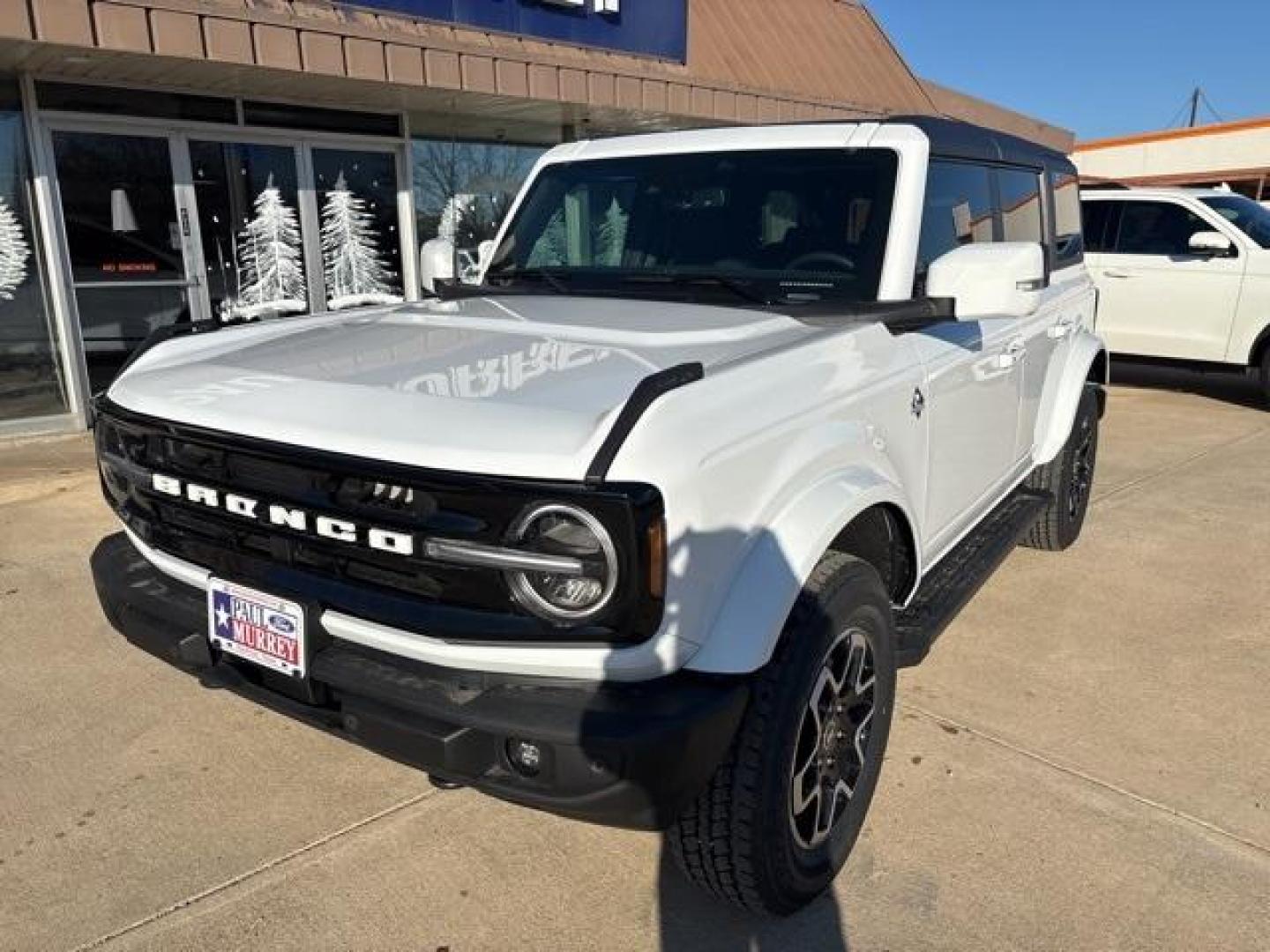 2024 Oxford White /Black Onyx Interior Ford Bronco Outer Banks (1FMDE8BH1RL) with an 2.3L EcoBoost I-4 engine, Automatic transmission, located at 1105 E Mulberry, Kaufman, TX, 75142, (972) 962-2151, 32.589550, -96.300926 - Oxford White 2024 Ford Bronco 4D Sport Utility Outer Banks 4WD 10-Speed Automatic 2.3L EcoBoost I-4<br><br><br>Please call Paul Murrey Ford Inc. In Kaufman Texas A Family Dealership Since 1952 Serving the Dallas Fort Worth and East Texas areas for over 70 years. Please call 972-962-2151 www.murreyfo - Photo#1