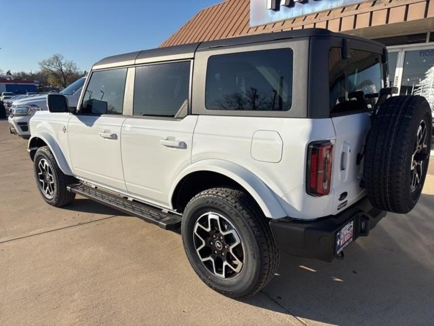 2024 Oxford White /Black Onyx Interior Ford Bronco Outer Banks (1FMDE8BH1RL) with an 2.3L EcoBoost I-4 engine, Automatic transmission, located at 1105 E Mulberry, Kaufman, TX, 75142, (972) 962-2151, 32.589550, -96.300926 - Oxford White 2024 Ford Bronco 4D Sport Utility Outer Banks 4WD 10-Speed Automatic 2.3L EcoBoost I-4<br><br><br>Please call Paul Murrey Ford Inc. In Kaufman Texas A Family Dealership Since 1952 Serving the Dallas Fort Worth and East Texas areas for over 70 years. Please call 972-962-2151 www.murreyfo - Photo#3