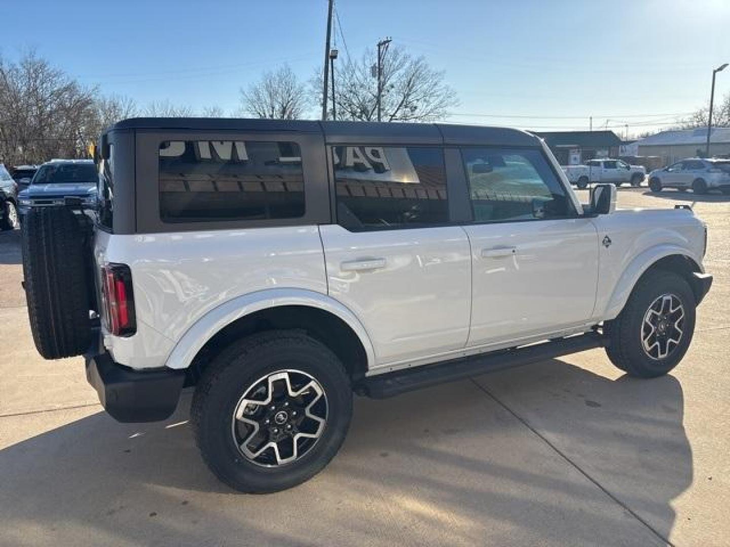 2024 Oxford White /Black Onyx Interior Ford Bronco Outer Banks (1FMDE8BH1RL) with an 2.3L EcoBoost I-4 engine, Automatic transmission, located at 1105 E Mulberry, Kaufman, TX, 75142, (972) 962-2151, 32.589550, -96.300926 - Oxford White 2024 Ford Bronco 4D Sport Utility Outer Banks 4WD 10-Speed Automatic 2.3L EcoBoost I-4<br><br><br>Please call Paul Murrey Ford Inc. In Kaufman Texas A Family Dealership Since 1952 Serving the Dallas Fort Worth and East Texas areas for over 70 years. Please call 972-962-2151 www.murreyfo - Photo#5