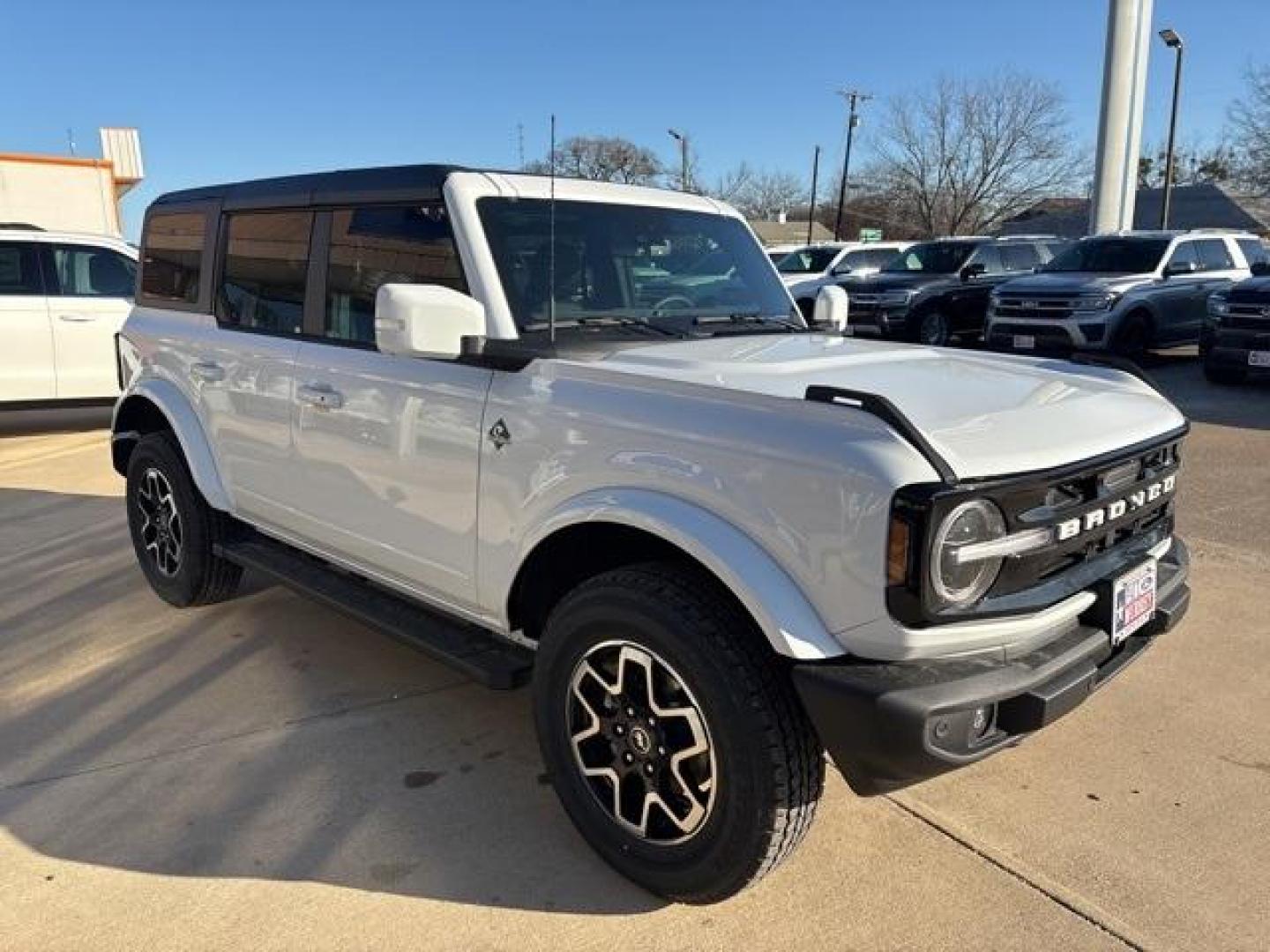 2024 Oxford White /Black Onyx Interior Ford Bronco Outer Banks (1FMDE8BH1RL) with an 2.3L EcoBoost I-4 engine, Automatic transmission, located at 1105 E Mulberry, Kaufman, TX, 75142, (972) 962-2151, 32.589550, -96.300926 - Oxford White 2024 Ford Bronco 4D Sport Utility Outer Banks 4WD 10-Speed Automatic 2.3L EcoBoost I-4<br><br><br>Please call Paul Murrey Ford Inc. In Kaufman Texas A Family Dealership Since 1952 Serving the Dallas Fort Worth and East Texas areas for over 70 years. Please call 972-962-2151 www.murreyfo - Photo#6