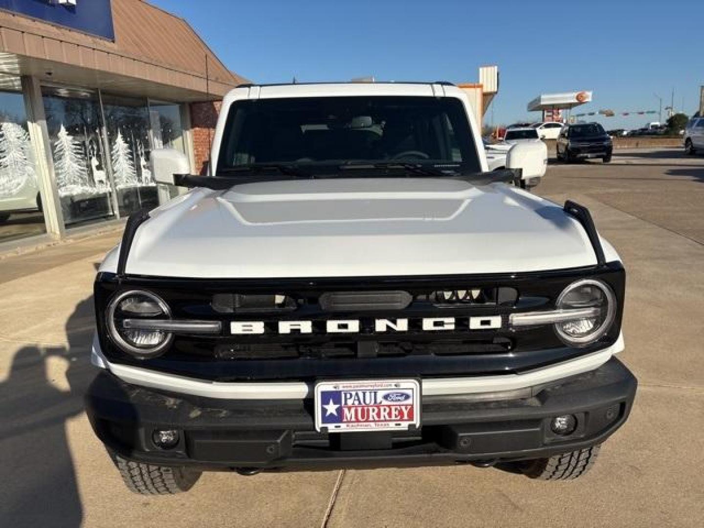 2024 Oxford White /Black Onyx Interior Ford Bronco Outer Banks (1FMDE8BH1RL) with an 2.3L EcoBoost I-4 engine, Automatic transmission, located at 1105 E Mulberry, Kaufman, TX, 75142, (972) 962-2151, 32.589550, -96.300926 - Oxford White 2024 Ford Bronco 4D Sport Utility Outer Banks 4WD 10-Speed Automatic 2.3L EcoBoost I-4<br><br><br>Please call Paul Murrey Ford Inc. In Kaufman Texas A Family Dealership Since 1952 Serving the Dallas Fort Worth and East Texas areas for over 70 years. Please call 972-962-2151 www.murreyfo - Photo#7