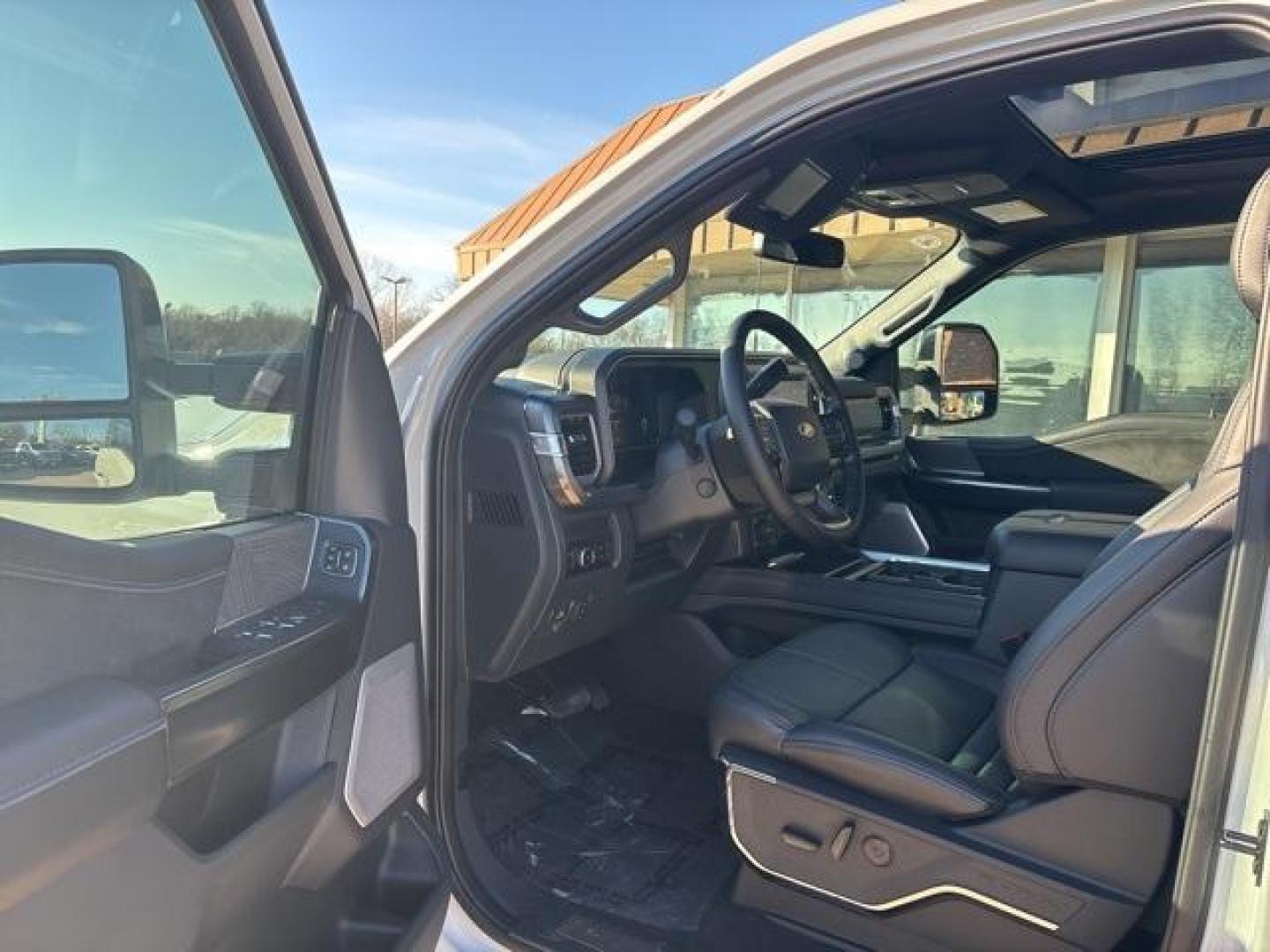 2025 Avalanche /Black Onyx/Platinum Blue Ford F-250SD Platinum (1FT8W2BM3SE) with an 6.7L High Output Power Stroke V8 Diesel engine, Automatic transmission, located at 1105 E Mulberry, Kaufman, TX, 75142, (972) 962-2151, 32.589550, -96.300926 - Avalanche 2025 Ford F-250SD 4D Crew Cab Platinum 4WD 10-Speed Automatic 6.7L High Output Power Stroke V8 Diesel 4WD.<br><br><br>Please call Paul Murrey Ford Inc. In Kaufman Texas A Family Dealership Since 1952 Serving the Dallas Fort Worth and East Texas areas for over 70 years. Please call 972-962- - Photo#9