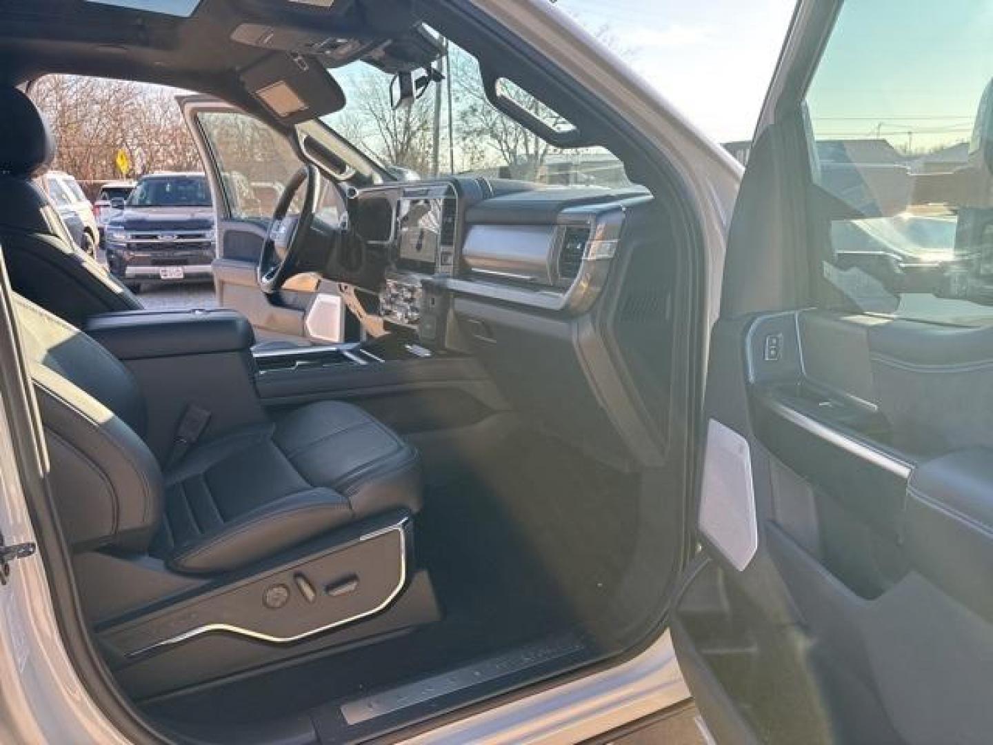 2025 Avalanche /Black Onyx/Platinum Blue Ford F-250SD Platinum (1FT8W2BM3SE) with an 6.7L High Output Power Stroke V8 Diesel engine, Automatic transmission, located at 1105 E Mulberry, Kaufman, TX, 75142, (972) 962-2151, 32.589550, -96.300926 - Avalanche 2025 Ford F-250SD 4D Crew Cab Platinum 4WD 10-Speed Automatic 6.7L High Output Power Stroke V8 Diesel 4WD.<br><br><br>Please call Paul Murrey Ford Inc. In Kaufman Texas A Family Dealership Since 1952 Serving the Dallas Fort Worth and East Texas areas for over 70 years. Please call 972-962- - Photo#15