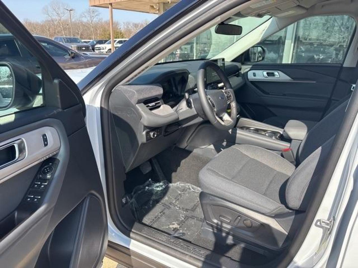 2025 Space White Metallic /Gray Ford Explorer Active (1FMUK7DH6SG) with an 2.3L EcoBoost I-4 engine, Automatic transmission, located at 1105 E Mulberry, Kaufman, TX, 75142, (972) 962-2151, 32.589550, -96.300926 - Photo#8