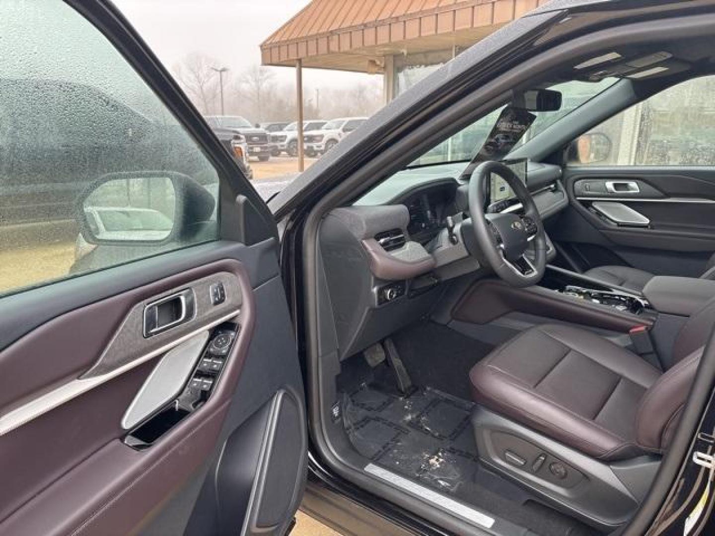 2025 Agate Black Metallic Ford Explorer Platinum (1FMUK7HH2SG) with an 2.3L EcoBoost I-4 engine, Automatic transmission, located at 1105 E Mulberry, Kaufman, TX, 75142, (972) 962-2151, 32.589550, -96.300926 - Black 2025 Ford Explorer 4D Sport Utility Platinum RWD 10-Speed Automatic 2.3L EcoBoost I-4<br><br>20/29 City/Highway MPG<br><br><br>Please call Paul Murrey Ford Inc. In Kaufman Texas A Family Dealership Since 1952 Serving the Dallas Fort Worth and East Texas areas for over 70 years. Please call 972 - Photo#8