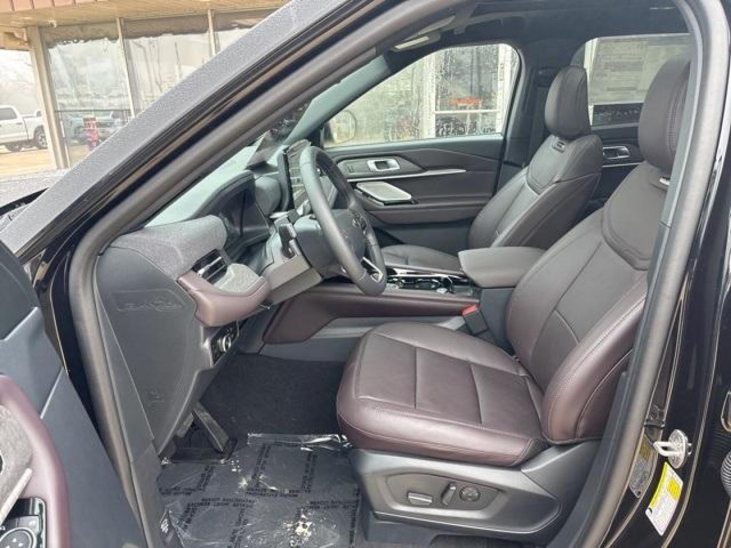 2025 Agate Black Metallic Ford Explorer Platinum (1FMUK7HH2SG) with an 2.3L EcoBoost I-4 engine, Automatic transmission, located at 1105 E Mulberry, Kaufman, TX, 75142, (972) 962-2151, 32.589550, -96.300926 - Black 2025 Ford Explorer 4D Sport Utility Platinum RWD 10-Speed Automatic 2.3L EcoBoost I-4<br><br>20/29 City/Highway MPG<br><br><br>Please call Paul Murrey Ford Inc. In Kaufman Texas A Family Dealership Since 1952 Serving the Dallas Fort Worth and East Texas areas for over 70 years. Please call 972 - Photo#9