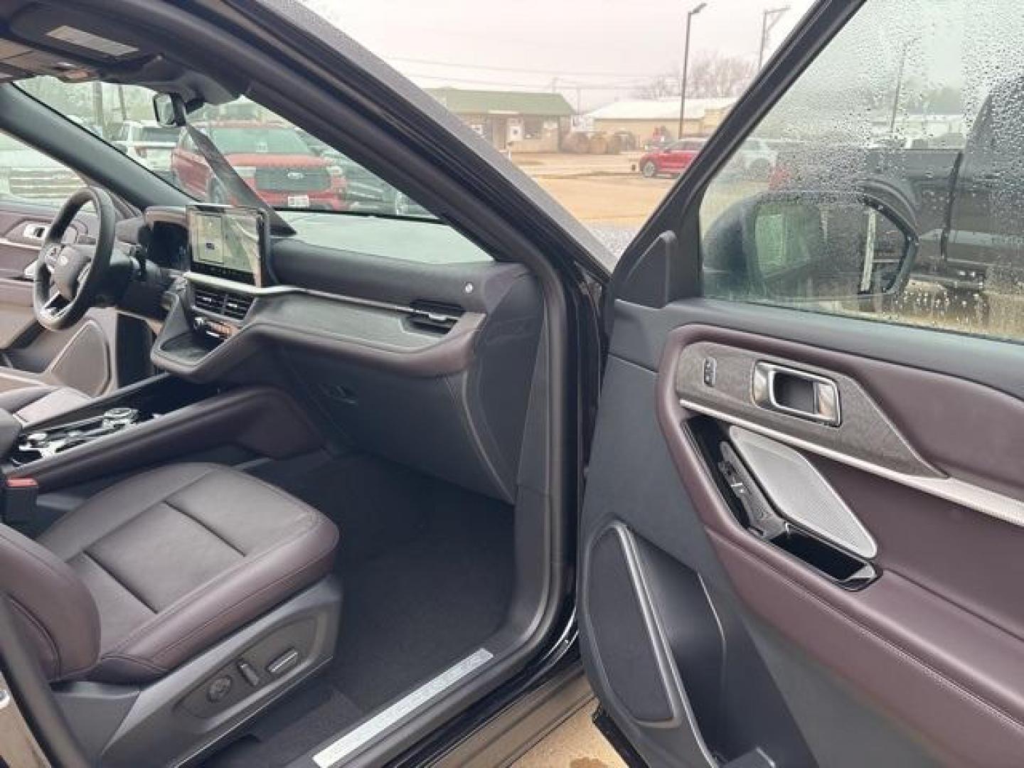 2025 Agate Black Metallic Ford Explorer Platinum (1FMUK7HH2SG) with an 2.3L EcoBoost I-4 engine, Automatic transmission, located at 1105 E Mulberry, Kaufman, TX, 75142, (972) 962-2151, 32.589550, -96.300926 - Black 2025 Ford Explorer 4D Sport Utility Platinum RWD 10-Speed Automatic 2.3L EcoBoost I-4<br><br>20/29 City/Highway MPG<br><br><br>Please call Paul Murrey Ford Inc. In Kaufman Texas A Family Dealership Since 1952 Serving the Dallas Fort Worth and East Texas areas for over 70 years. Please call 972 - Photo#17